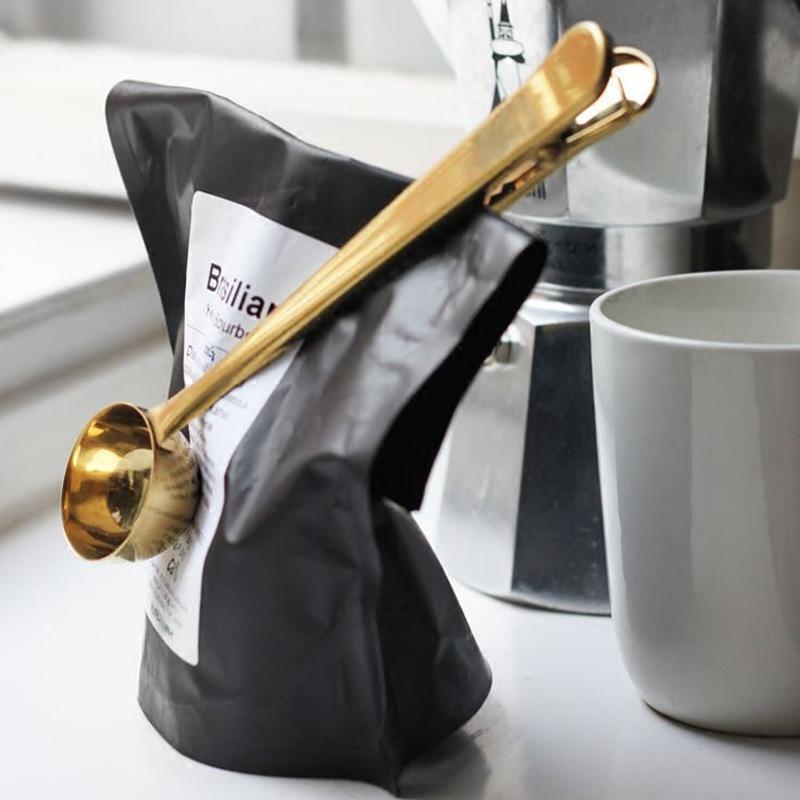 Multifunctional spoon/bucket and clamp in one